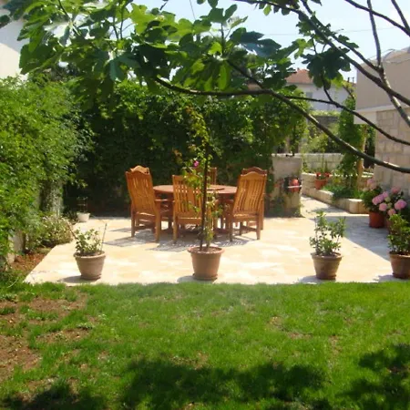 Apartment With A Parking Space Supetar, Brac - 13180
