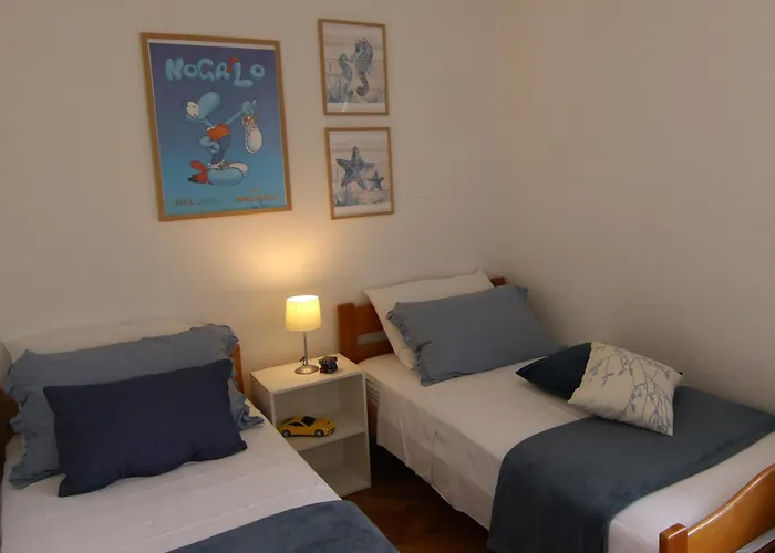 Διαμέρισμα With Parking Space Supetar, Brac - 13180
