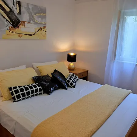 With Parking Space Supetar, Brac - 13180 דירה *